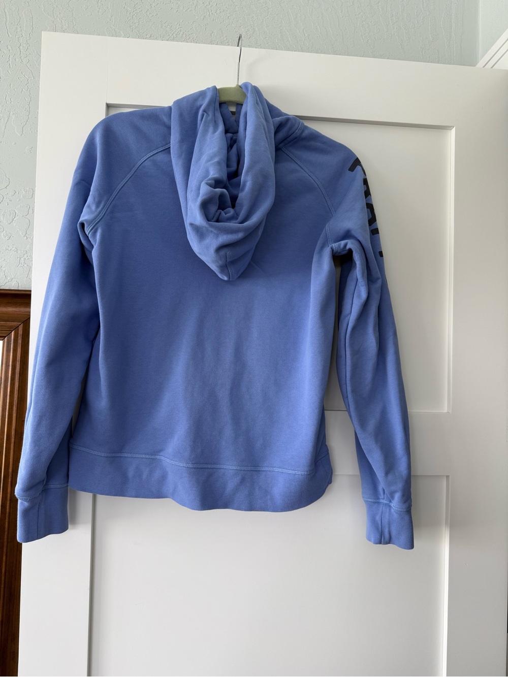 G/FORE Periwinkle Pullover Hoodie with Pink Logo - Women - Picture 2 of 5